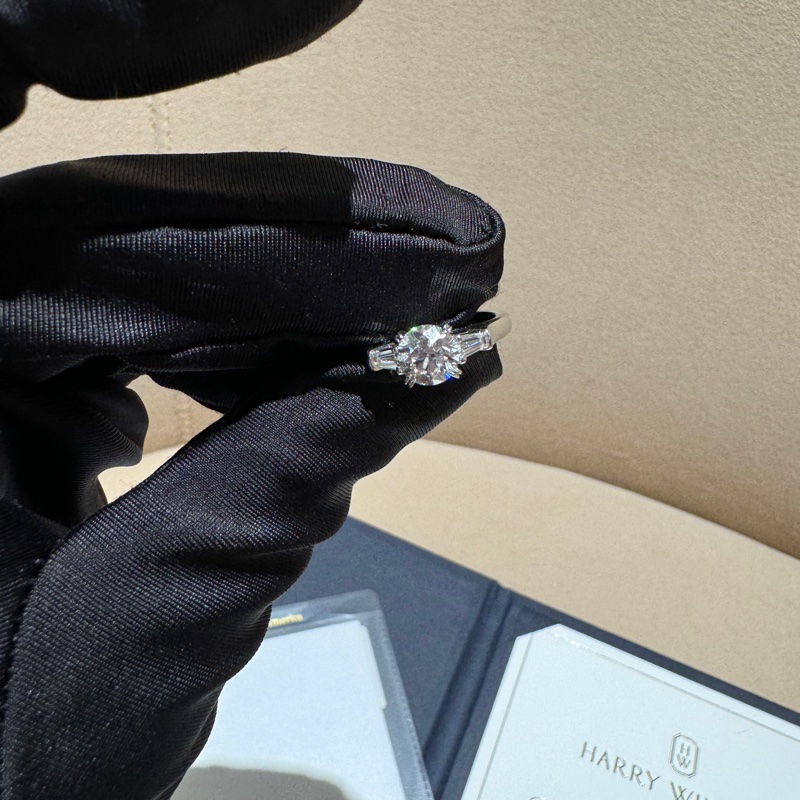 Herry  Winston classic-3