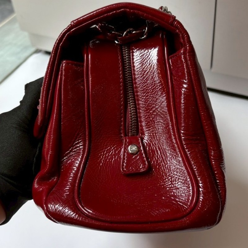 Chanel 銀鍊紅色漆皮下蓋肩側包-14