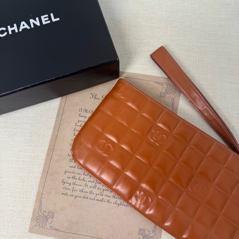 Chanel Chocolate Bar 橘色巧克力格手拿包-1