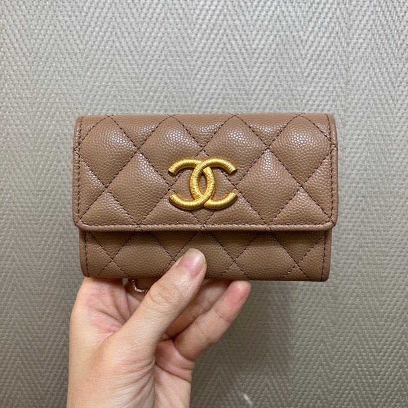 Chanel 奶茶色荔枝皮金釦卡包AP3523-0