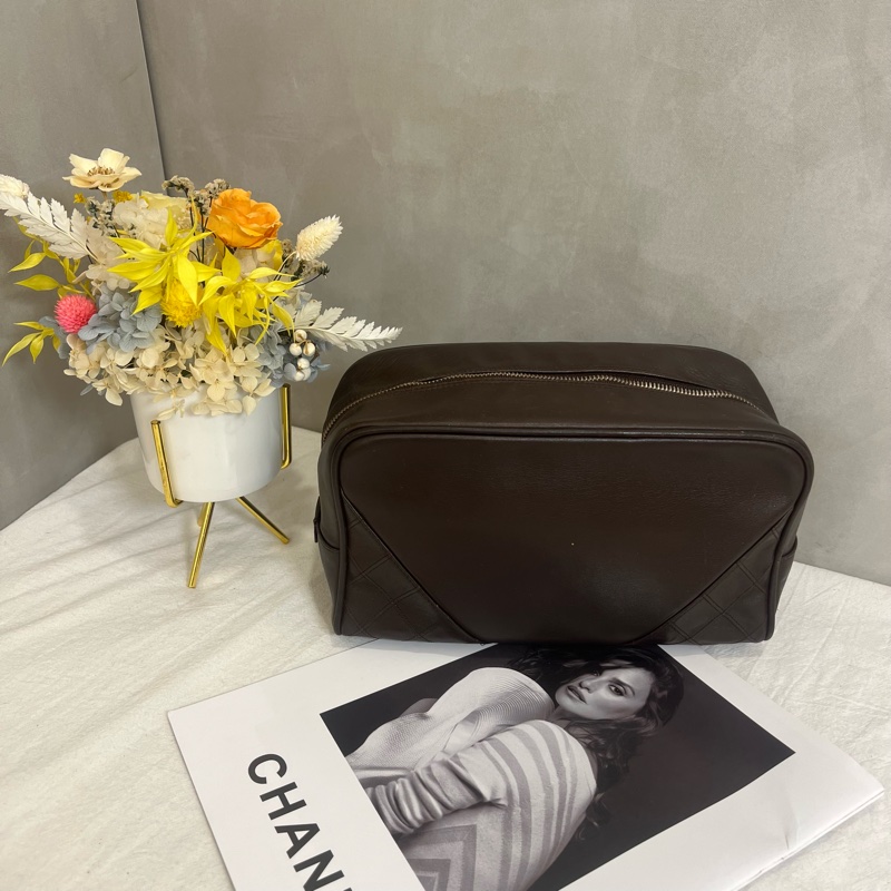 CHANEL 復古魚子醬皮革化妝包-1