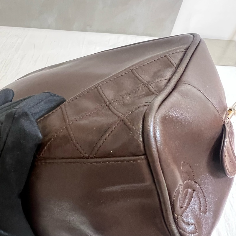 CHANEL 復古魚子醬皮革化妝包-10