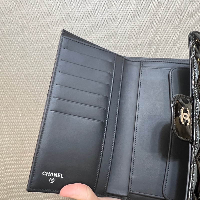 Chanel 黑漆皮銀釦三折長夾A31506-10