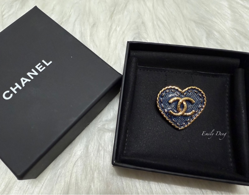 Chanel 愛心牛仔胸針-0