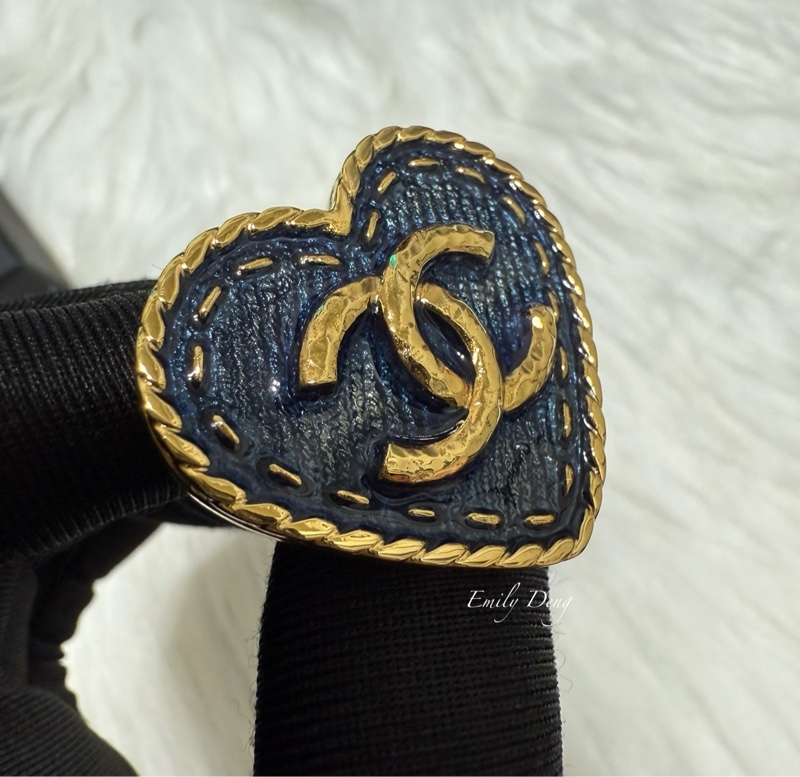 Chanel 愛心牛仔胸針-6