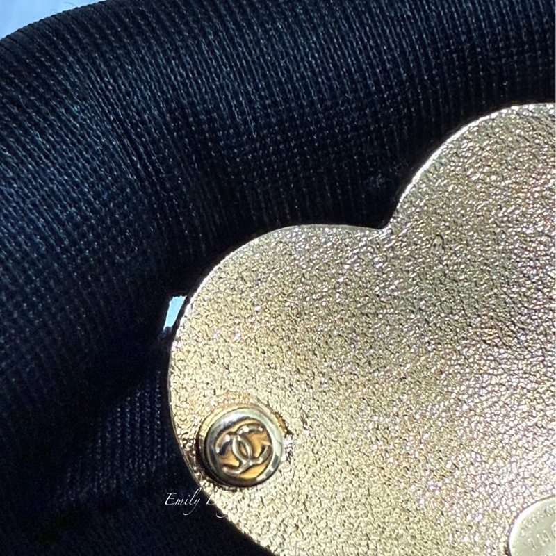 Chanel 愛心牛仔胸針-11