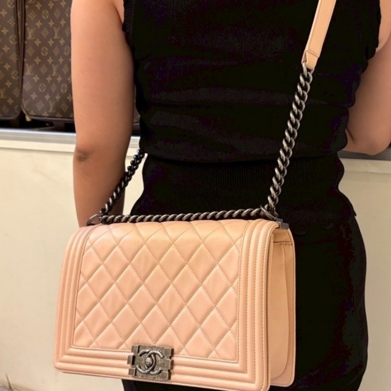 Chanel 霧銀鍊淺膚皮菱格boy包 28-3