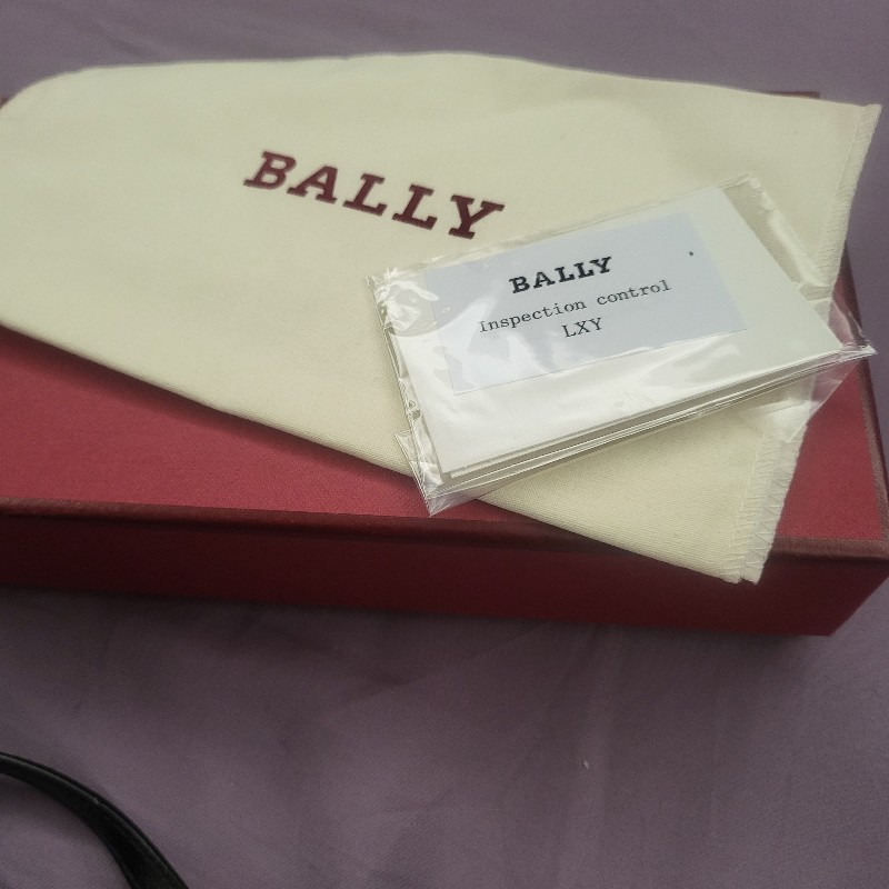 全新 BALLY Dafford 金屬LOGO紅白紅條紋設計搭菱格紋小羊皮釦式肩背斜背長夾(黑)-27