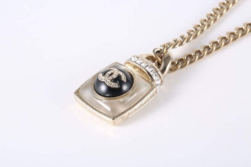 CHANEL(香奈兒)  合金 22C 奶瓶雙C 鑲鑽 項鏈-1