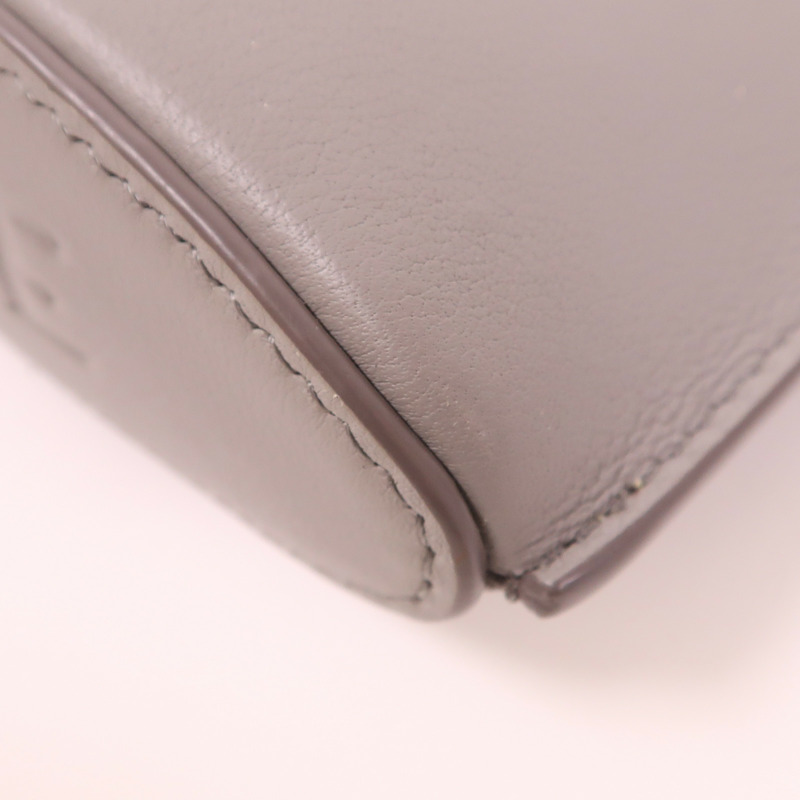 LOEWE 牛皮皮革Dice Pocket銀扣肩背袋-8