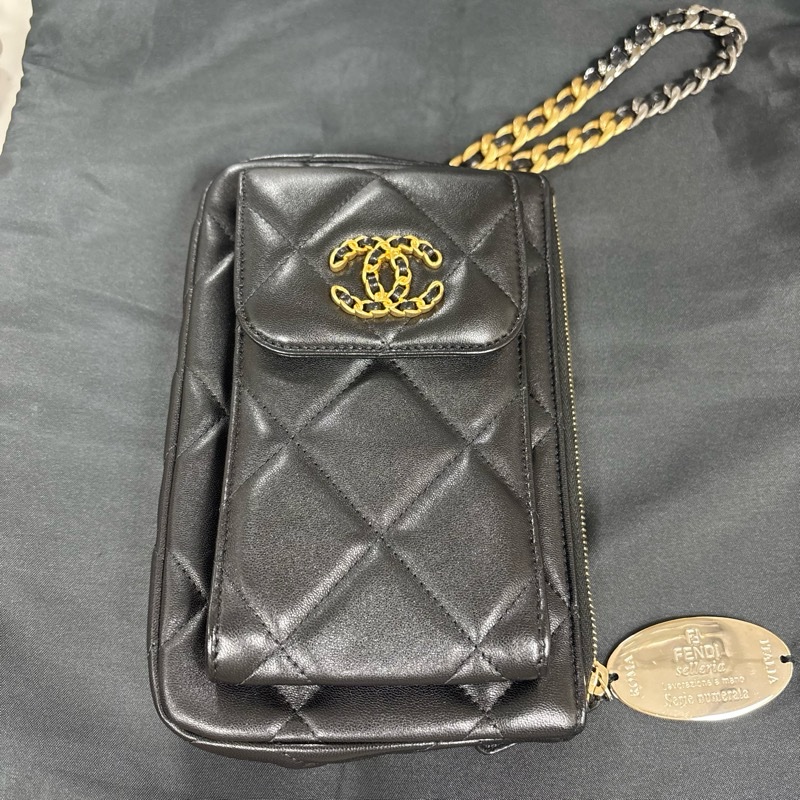 限時特價 CHANEL 19 Pouch with handle 手拿包-0