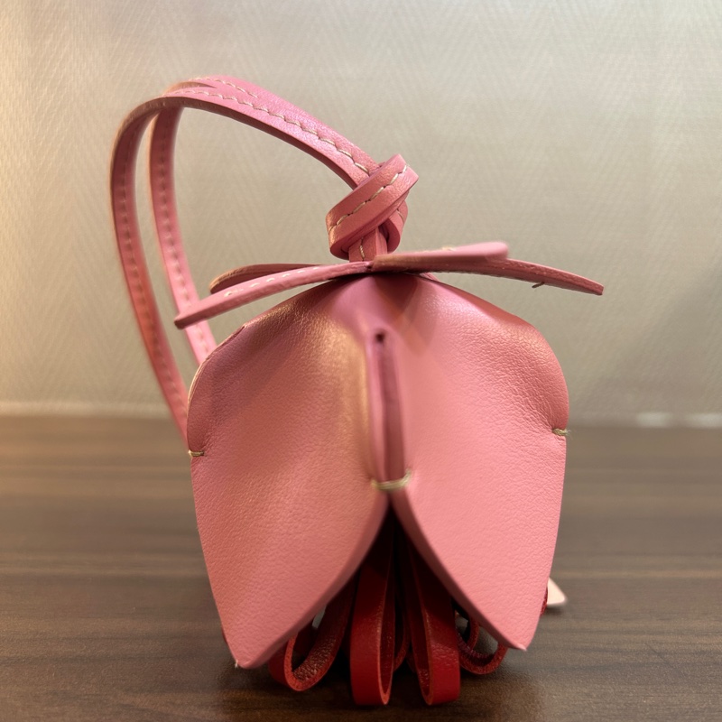 miu miu 玫粉小牛皮玫瑰皮革吊飾-2