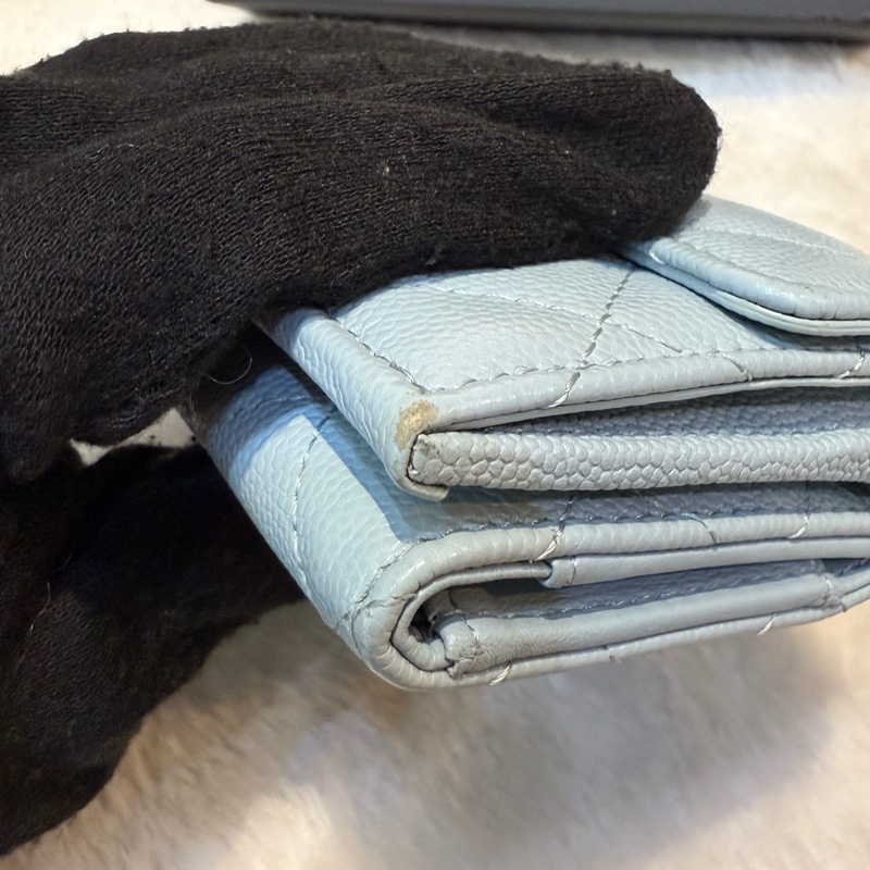 銀釦Logo 菱格紋荔枝牛皮雙釦三折短夾(寶寶藍)-6