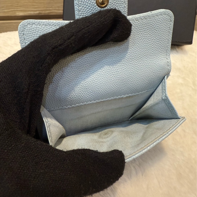 銀釦Logo 菱格紋荔枝牛皮雙釦三折短夾(寶寶藍)-7