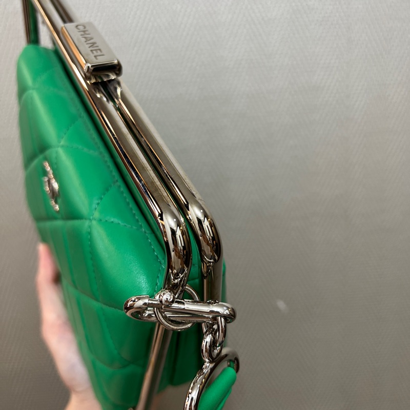 稀有！！！Chanel 綠羊皮銀釦菱格紋手提斜背包AS1732-4