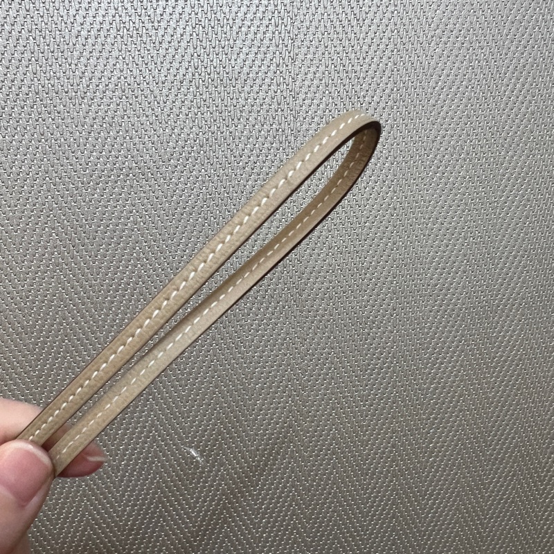 Hermes 米色Swift皮銀釦馬鞍造型吊飾H075351CA14-5