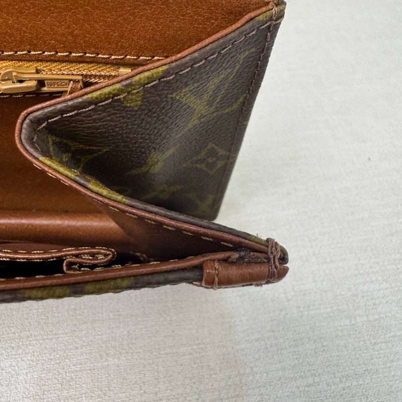 Louis Vuitton 老花紅皮手拿包-23