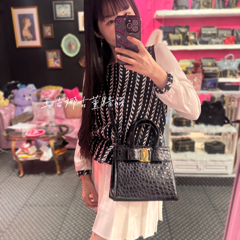 Ferragamo 鱷魚壓紋牛皮斜背包/蝴蝶結/王吉娜古董精品-2