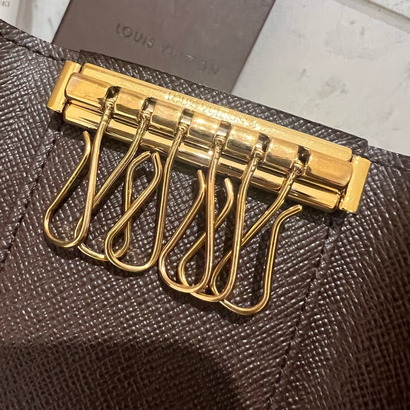 (全新)Louis Vuitton 鑰匙包 因家裡已換電子鎖用不上便宜出清-9