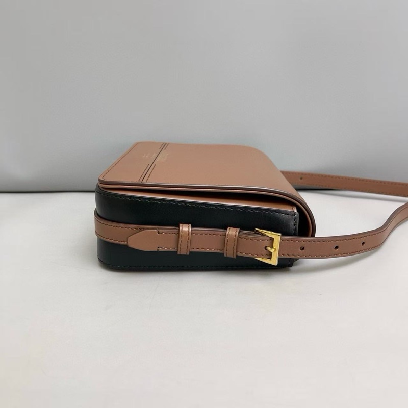 Burberry巴寶莉 Grace焦糖色全皮豆腐包 郵差包 斜背包-3