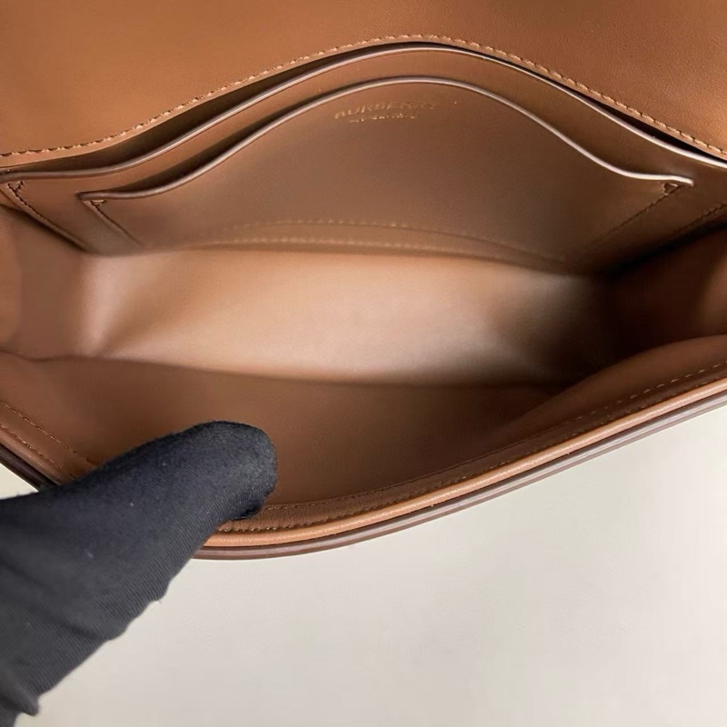 Burberry巴寶莉 Grace焦糖色全皮豆腐包 郵差包 斜背包-8