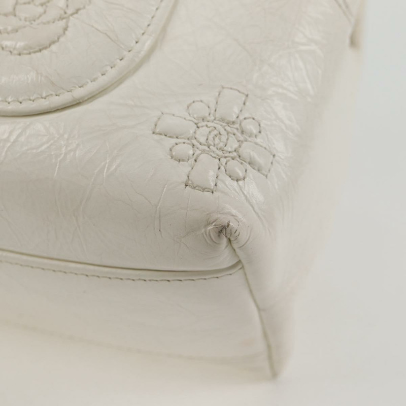 【日本直送】香奈兒鏈條肩背包 漆皮 白色 金色 CC 標誌 Auth 118910A-17