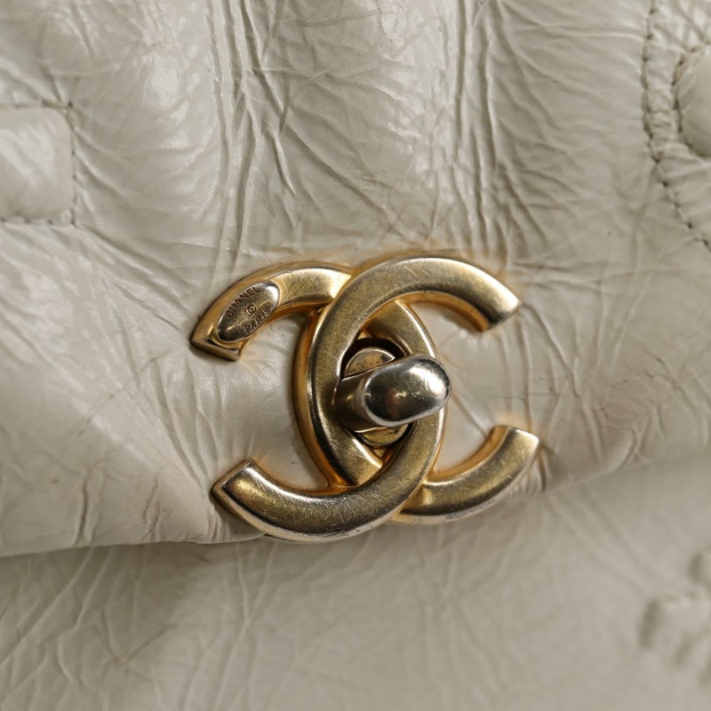 【日本直送】香奈兒鏈條肩背包 漆皮 白色 金色 CC 標誌 Auth 118910A-18