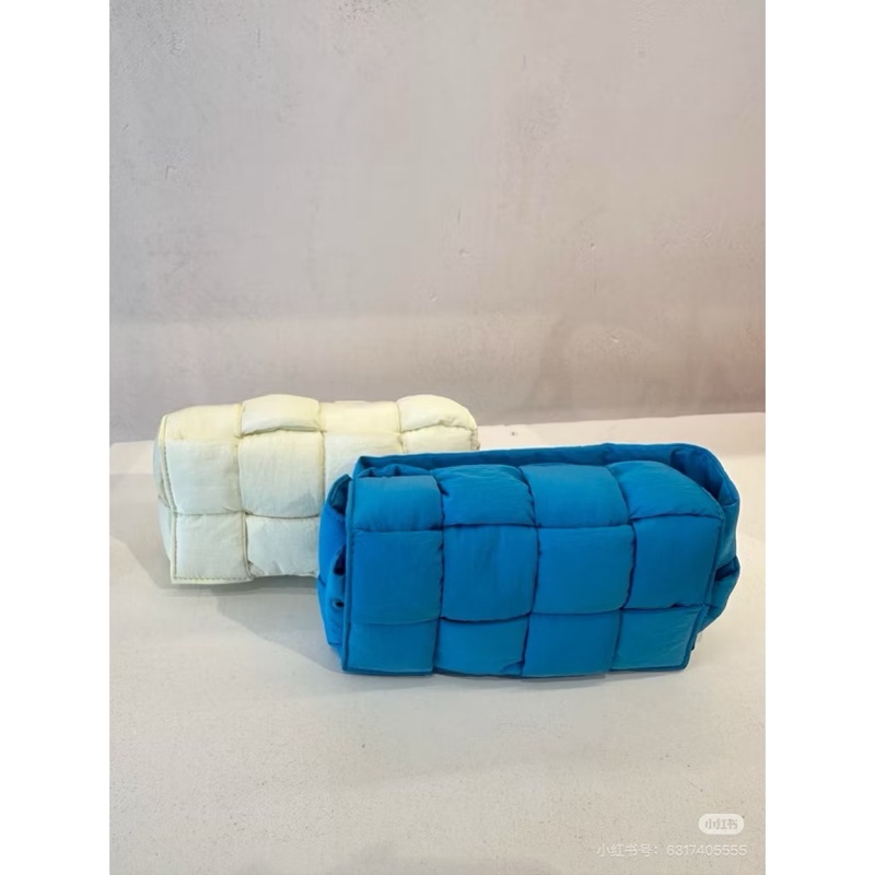 全新！BOTTEGA VENETA cassette 8格 奶白色 手機放得下喔-1