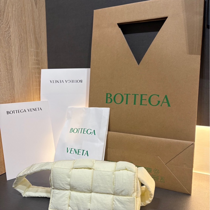 全新！BOTTEGA VENETA cassette 8格 奶白色 手機放得下喔-5
