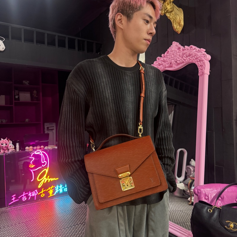 LV EPI 咖色信封包郵差包/王吉娜古董精品-0