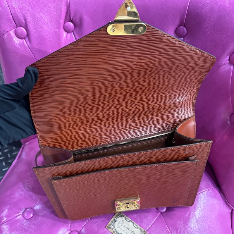 LV EPI 咖色信封包郵差包/王吉娜古董精品-6
