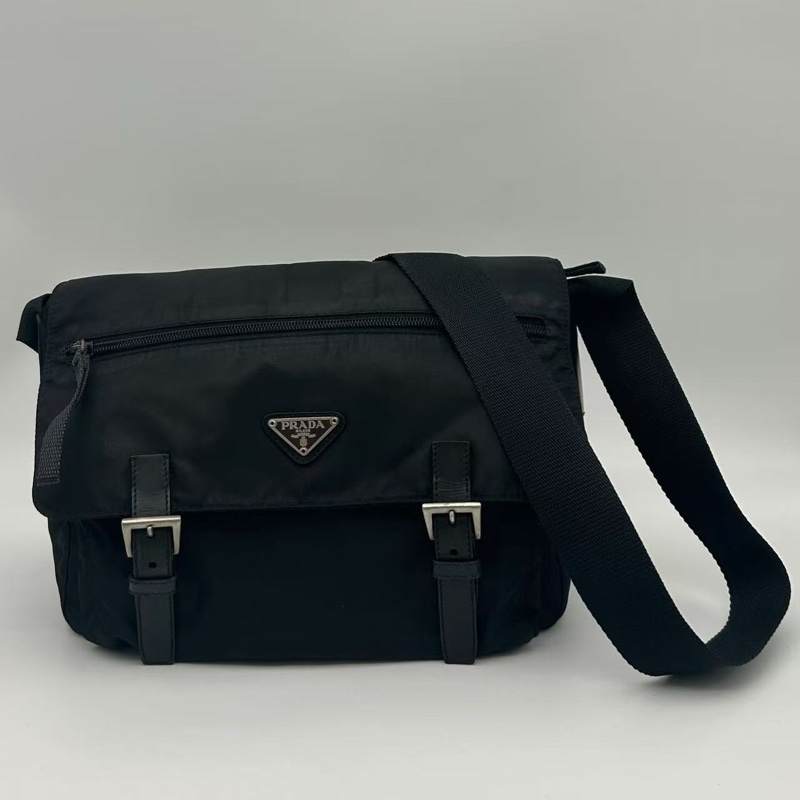 「JL精品代購」9新 Prada黑銀降落傘帆布斜背劍橋郵差包-0