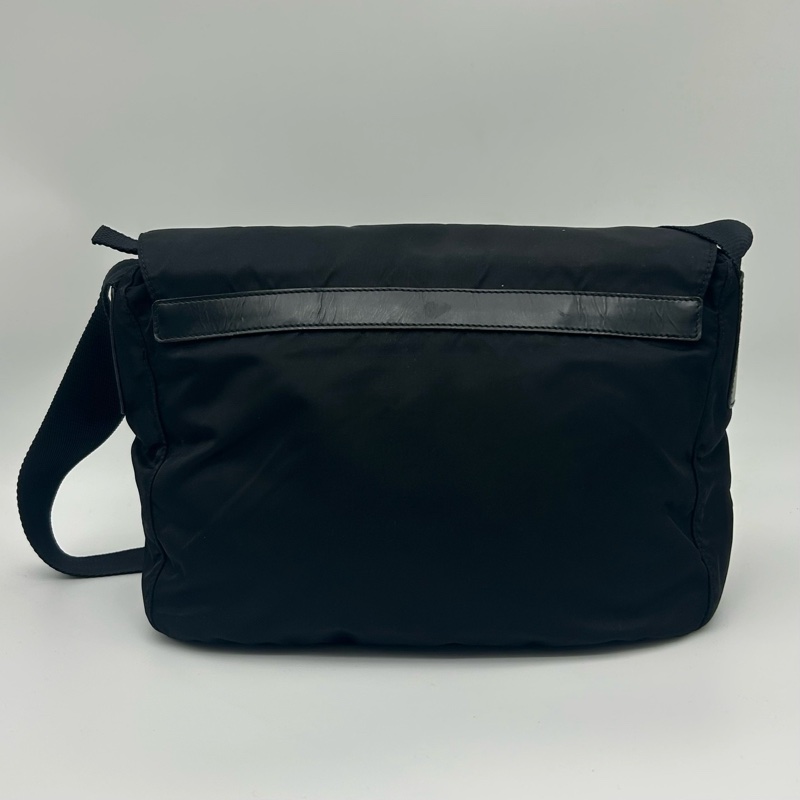 「JL精品代購」9新 Prada黑銀降落傘帆布斜背劍橋郵差包-2