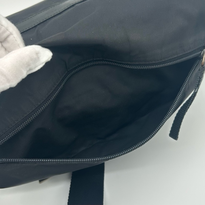 「JL精品代購」9新 Prada黑銀降落傘帆布斜背劍橋郵差包-11