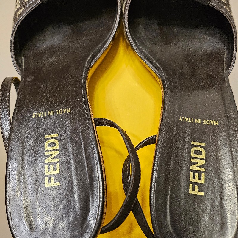 Fendi木紋跟交叉綁帶涼鞋-4