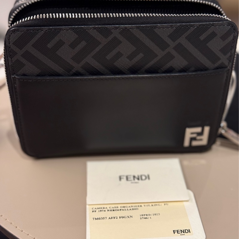 【FENDI 義大利製】FF方形雙層相機包-男女通用-1