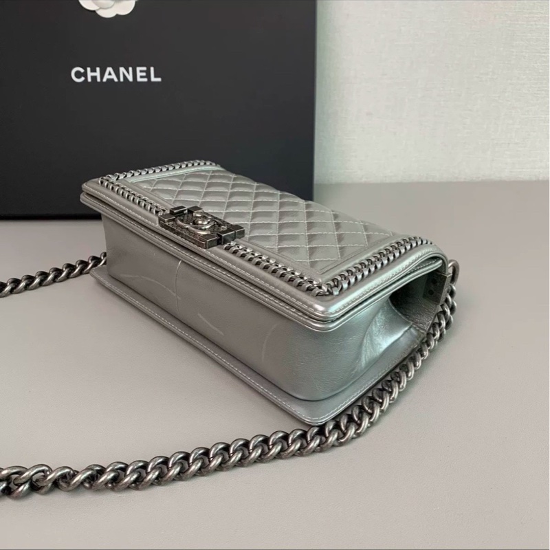 限量款🤩Chanel銀色牛皮滾邊鏈條復古手柄薩爾茲堡leboy中號手提斜挎包-13