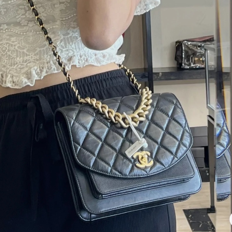 98新限量出售🆕Chanel黑金油蠟皮拼荔枝牛皮孟買系列鏈條郵差包風琴包-1