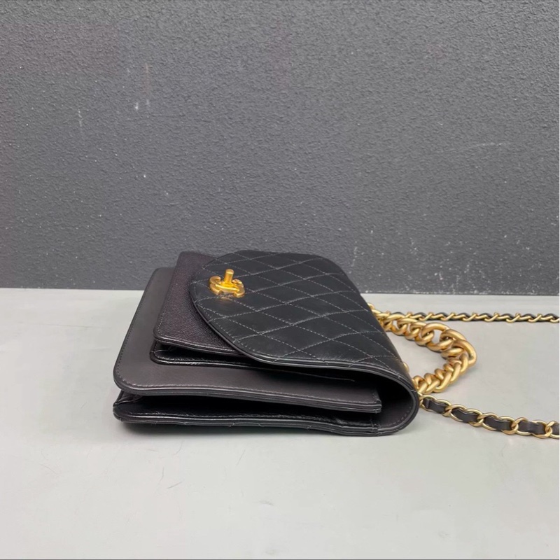 98新限量出售🆕Chanel黑金油蠟皮拼荔枝牛皮孟買系列鏈條郵差包風琴包-9