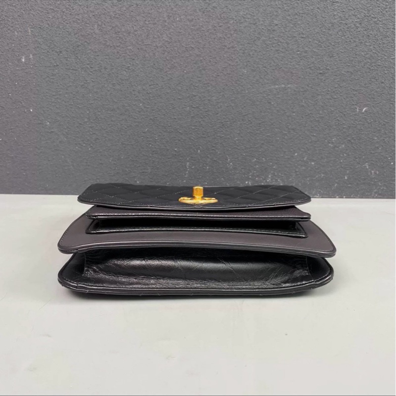 98新限量出售🆕Chanel黑金油蠟皮拼荔枝牛皮孟買系列鏈條郵差包風琴包-10