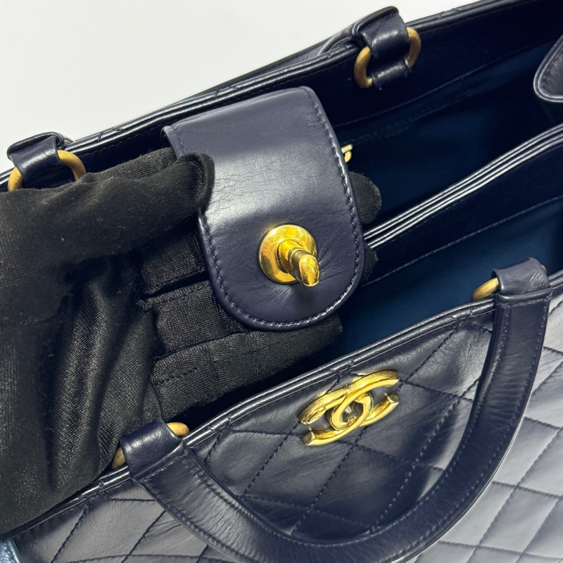 （極新 超稀有！） Chanel 皺紋牛皮 托特+斜背包 專櫃30萬！-21