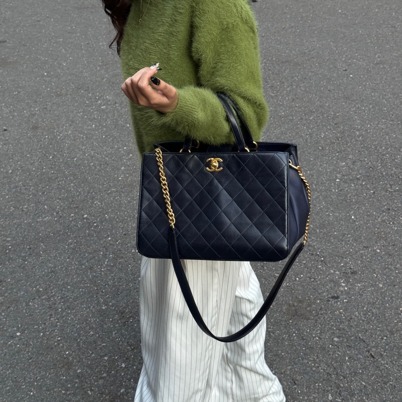 （極新 超稀有！） Chanel 皺紋牛皮 托特+斜背包 專櫃30萬！-35