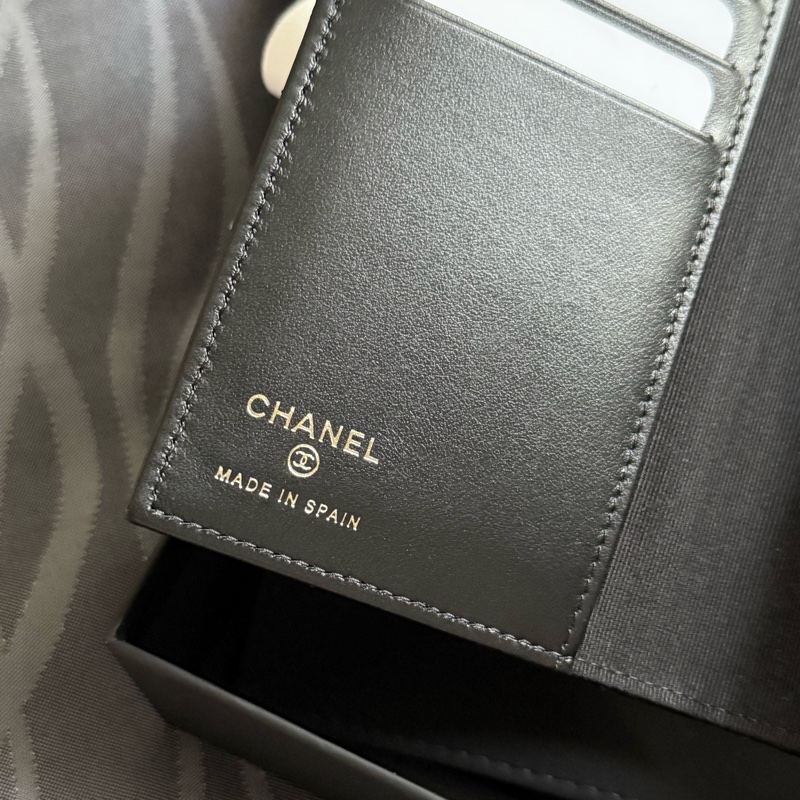 Chanel 新款黑色荔枝牛皮 水鑽CC LOGO護照夾 passport holder-4