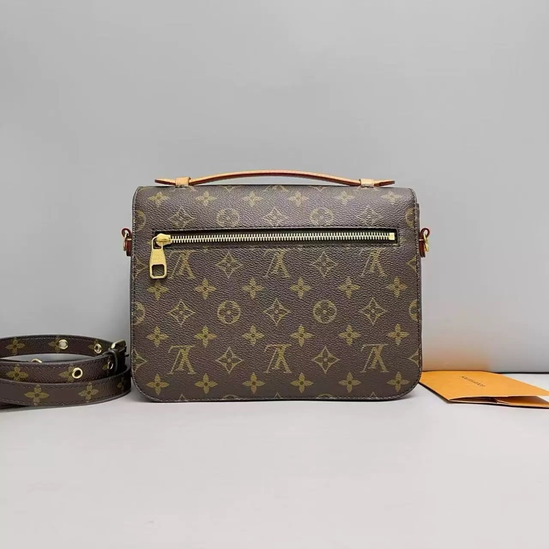 新款芯片款！Louis Vuitton 老花郵差包-1