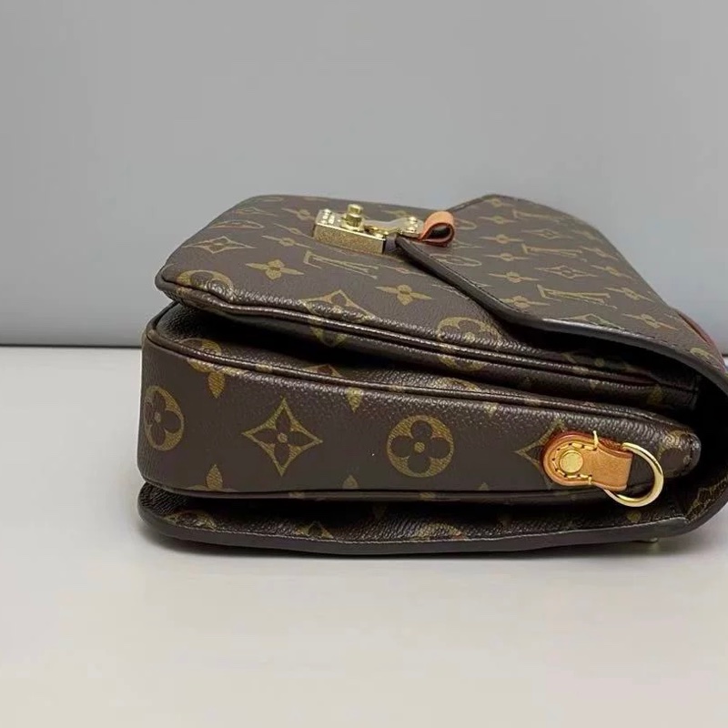 新款芯片款！Louis Vuitton 老花郵差包-5