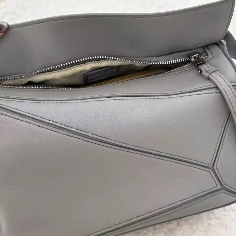 LOEWE 灰色小號拼圖手提肩背斜背包 25*15*10 99新配件塵袋-1