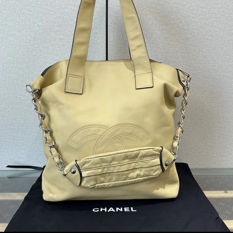 CHANEL beige米色銀扣大 logo腋下tote包 31*37*10 98新配件塵袋-0