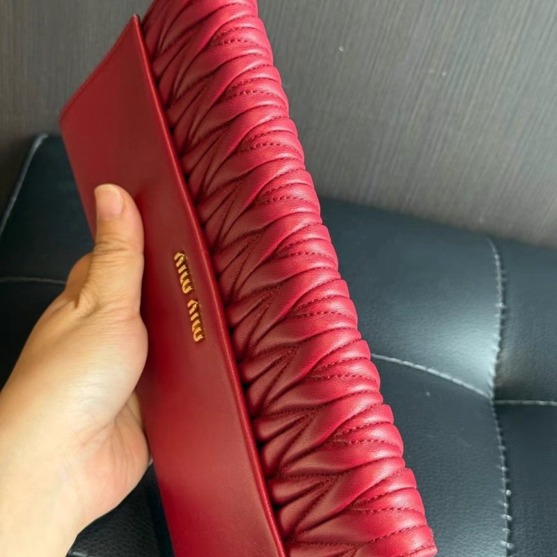 miumiu 手拿包 錢包大紅色羊皮 23*2*13cm 99新-4