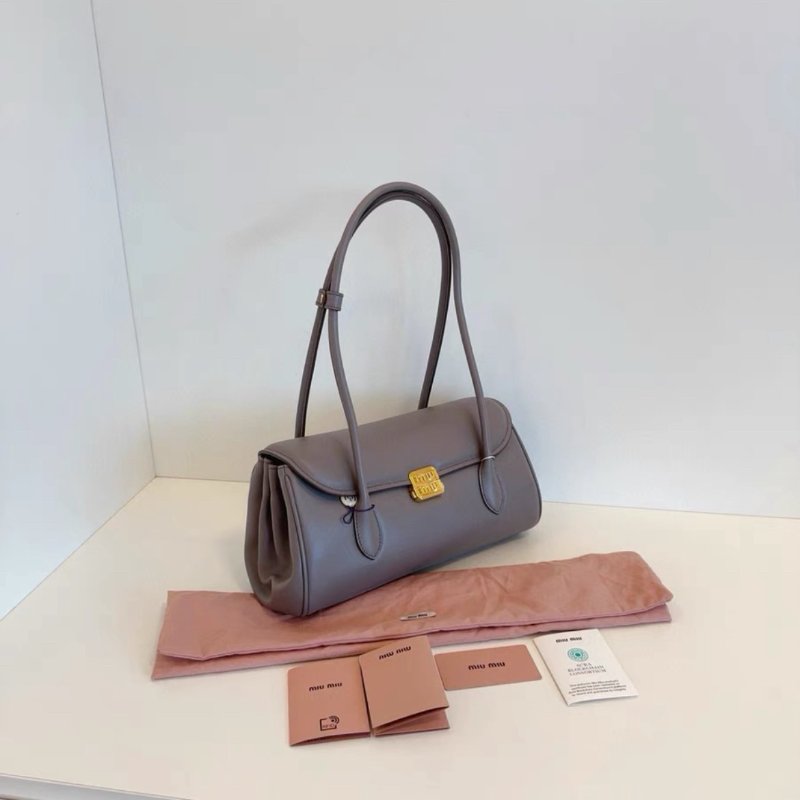 MiuMiu 大象灰金扣法棍Hobo腋下包 28*16*13全新配件保卡塵袋-2