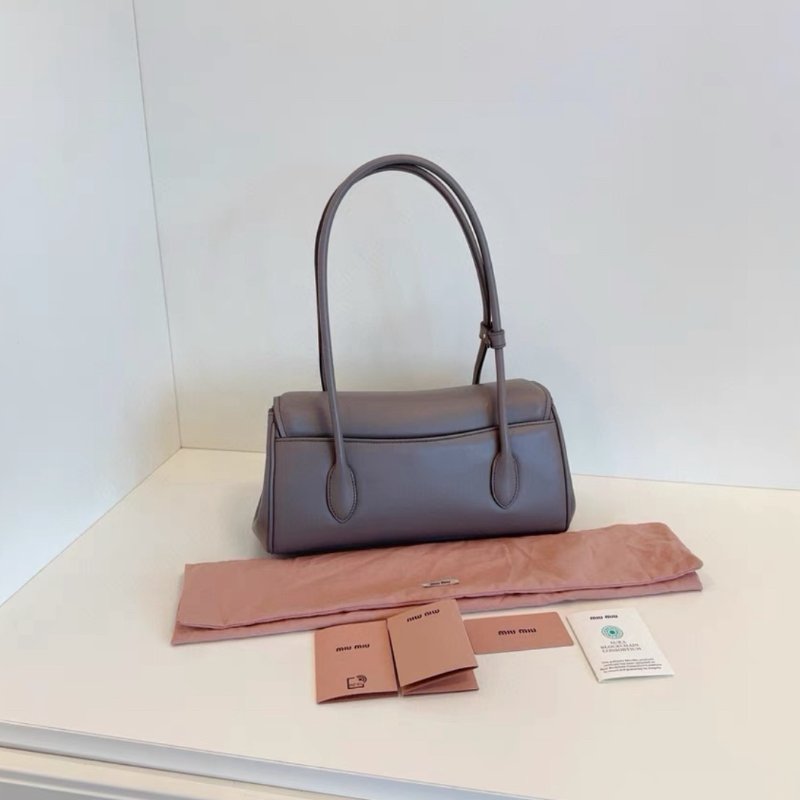 MiuMiu 大象灰金扣法棍Hobo腋下包 28*16*13全新配件保卡塵袋-5